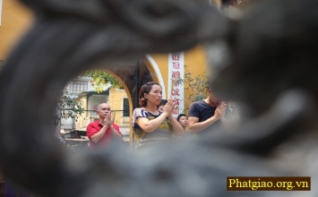 Lễ Phật là để nhắc mình nhớ lại Đức Phật nơi mình